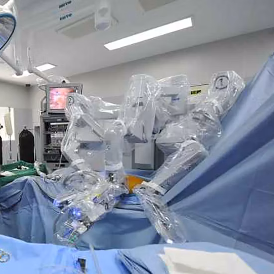 Copertura protettiva per robot da sala operatoria con manica protettiva medica monouso
